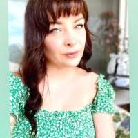 Stephanie Grimes's Instagram, Twitter & Facebook