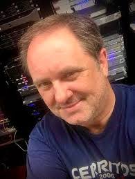 Steven Hofman's Instagram, Twitter & Facebook