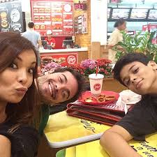 Check spelling or type a new query. Carol Nakamura Faz Selfie Divertida Com Sidney Sampaio E O Filho Juan Nakamura O Fuxico