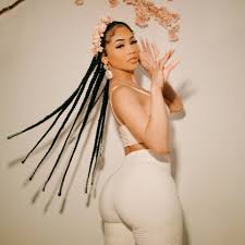 She was born diamonté quiava valentin harper on july 2nd, 1993, and was largely raised in the bay. Warum Rapperin Saweetie Die Dinge Anders Macht Ihr Eigener Ceo Ist Damit Veraltete Denkmuster Sprengt Jane Wayne News