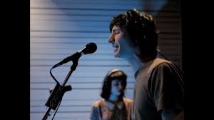 Gotye Performing Somebody That I Used To Know On Kcrw Pop Songs Singer Music Artists