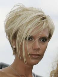 Coupes de cheveux de fille sur pinterest coupes de. Victoria Beckham Blond Platine Court Cheveux Courts Coiffure Cheveux Cours Coupe De Cheveux Courte
