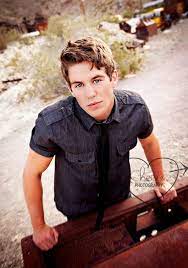 Senior Photography 7 Easy Tips To Posing Guys Like A Pro Senior Boy Photography Senior Portrait Poses Senior Pictures Poses