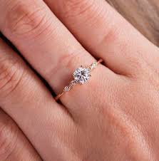 Jewelry Stores Near Me Cheap It Is Jewellery Online On Rent Discount Jewelry Rose Engagement Ring Moissanite Engagement Ring Rose Gold Wedding Rings Solitaire