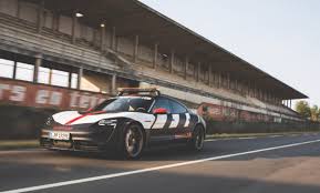 Comparez et réservez votre billet d'avion pour le mans. Porsche Debuts Its Taycan Safety Car At Le Mans Wilson S Media