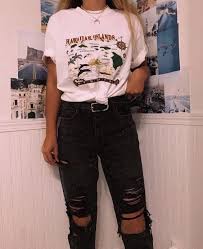 The good news is that nowadays there are so many different versions of them, which gives you so many summer outfits for women. 20 Summer Outfits For High School Girls To Wear This Year