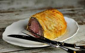 Il manzo viene allevato esclusivamente per la carne; Ricetta Filetto Di Manzo Alla Wellington Con Prosciutto Cotto E Funghi Cook