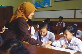 Dalam golongan abg saat ini, amat sulit buat mengutarakan suatu perasaan buat wanita yang dicintai. Gambar Guru Yang Sedang Mengajar