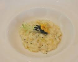 Il risotto allo champagne è un primo piatto elegante e dal gusto delicato, ideale per un'occasione al posto dello champagne francese potete utilizzare anche uno spumante italiano: Risotto Allo Champagne Champagne In Cucina