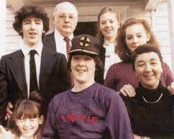 John Cusack Middle L To R Sister Susie Brother Bill Father Sister Ann Sister Joan And Mother Celebrity Families Famous Kids John Cusack Young