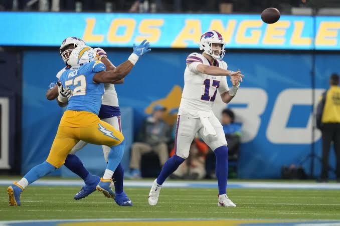 Josh Allen and Bills prevail on late field goal over Chargers - Los Angeles  Times