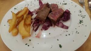 Petto di pollo, costine di maiale, salamella, wurstel, coppa di maiale, arrosticini, controfiletto di suino, scamone argentino, costoletta d'agnello. Tagliata Di Scamone E Patate La Carne Sono 4 Pezzetti Di Numero Mha Picture Of Norman The New Concept Cafe Turin Tripadvisor