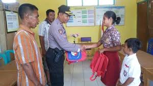 Pasola di sumba barat daya, sebuah legenda dibalut dengan atraksi yang menegangkan. Kapolsek Loura Serahkan 20 Tas Sekolah Bagi Siswa Tidak Mampu Sdn Kadul Sumba Barat Daya Pos Kupang