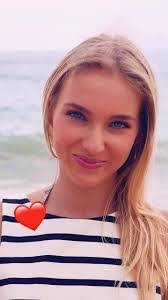 Vicky Keene's Instagram, Twitter & Facebook