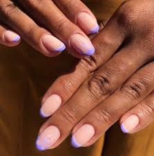 As francesinhas são consideradas nail arts clássicas e elegantes, mas isso não significa que não possam passar por uma renovação e ganhar ares mais descontraídos no look. Zo9oej6ff9ca1m