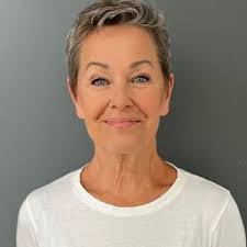 Anne Naumann's Instagram, Twitter & Facebook