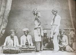 Makyong (atau mak yong atau makyung) merupakan sejenis tarian melayu traditional. Mak Yong Wikipedia Bahasa Melayu Ensiklopedia Bebas