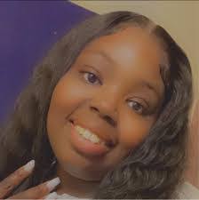 Lorena Cummings's Instagram, Twitter & Facebook