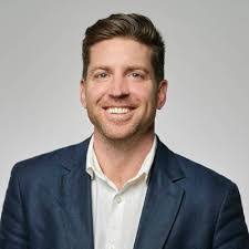 Daniella Lynch's Instagram, Twitter & Facebook