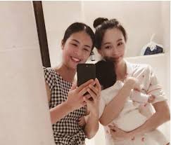 Cùng xuất phát là những cô gái có gia thế bình thường, đặng thu thảo và tăng thanh hà đổi đời nhờ hình ảnh ngọc nữ và lấy được chồng giàu có. Hoa Háº­u Ä'áº·ng Thu Tháº£o Bá»‹ Báº¡n Than Ngá»c Han Cho Hiá»‡n Nguyen Hinh Ba Máº¹ Bá»‰m Sá»¯a