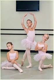 Pin By Rada Rada On Ballet Balet In 2020 Dance Photography Poses Dance Picture Poses Ballet Photography Poses