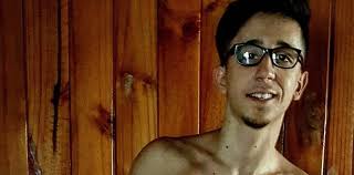 Tuvieron que agarrarlo para que no termine todo en un escándalo. Tras La Polemica Publicidad Rodrigo Noya Subio Una Foto A Instagram Y Le Llovieron Las Criticas