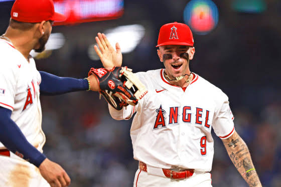 Angels turn triple play when Shohei Ohtani lines out to Zach Neto and 2  Dodgers are caught off base
