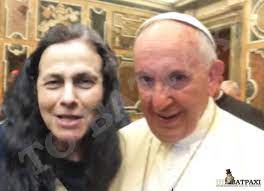 2 143.31 0 0 143.31. 8ayma Sth Lesbo Selfi Me Ton Pontifhka Ebgale H Elenh Loyka To Batraxi