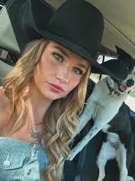 My little family of three @rollinsphotography_design #familytime #greattime  #fambam #idaho #photoshoot