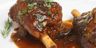Jarrets D Agneau Braise Sauce Au Porto Recettes Ma Fourchette Lamb Shank Recipe Lamb Shanks Slow Cooker Braised Lamb
