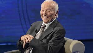 Piero angela ha presentato a trento la terza edizione di «costruire il futuro», il percorso formativo ideato dal noto giornalista e divulgatore scientifico per avvicinare i giovani studenti degli istituti. Piero Angela Compie 92 Anni Mi Sento Ancora Un Giovanotto La Repubblica