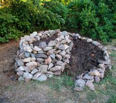 Diy Anleitung Krauterspirale Ganz Einfach Bauen Fur Den Garten In 2020 Garten Garten Anpflanzen Krauterspirale Bauen