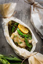 Une Sauce Asiatique Delicieuse Des Filets De Poisson Blanc Et Hop Tout En Papillote C Est Si Simple Et Si Bo In 2020 Papillote Recipes Asian Recipes Seafood Recipes