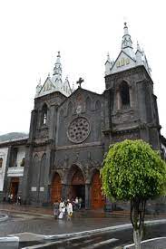 La iglesia fue construida en el centro de la ciudad de baños, rodeada de bellas montañas, cascadas y del volcán tungurahua. Iglesia De Banos Picture Of Team Adventure Banos Ecuador Banos Tripadvisor