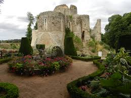 Le Clos De La Risle Normandie Insolite Roulotte Gite Atypique Piscine Jacuzzi Nature Donjon De Roger Iii De Tosny Seigneur De Conches En Ouche