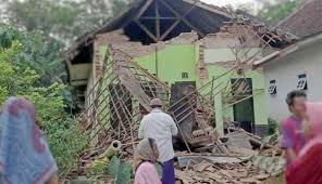 Dana penanganan dampak gempa malang mulai cair, berapa angkanya? Nusabali Com Gempa Guncang Malang 8 Tewas Puluhan Luka