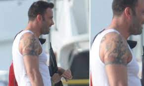 Like, some of y'all should reflect a bit on how invested you are in ben's life to play life coach. Ben Affleck S Tattoo On Twitter Another One From Benaffleck Tattooroulette Benaffleckstattoo Batmanvssuperman Stpatricksday Sxsw Hashtag Https T Co Rdlqes9sfr Twitter