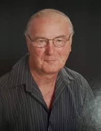 Robert Henning's Instagram, Twitter & Facebook