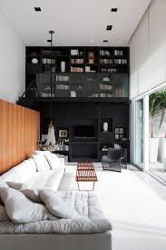 Un Mur Noir En Bibliotheque Regards Et Maisons Appartement Contemporain Deco Maison Maison