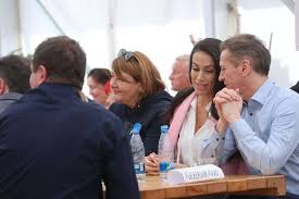 Tina Gaber in Robert Golob ob Zbiljskem ...