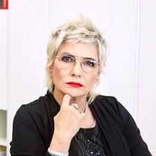 Lori Goldstein's Instagram, Twitter & Facebook