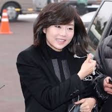 1980년대 초의 모델은 한진희로 위 광고를 보면 한진희의 리즈 시절 모습이 나온다. ì¡°ìœ¤ì„  ëª¸ë§¤ ë¯¸ëª¨ ë° ì Šì€ì‹œì ˆ ë¦¬ì¦ˆì‹œì ˆ ì‚¬ì§„