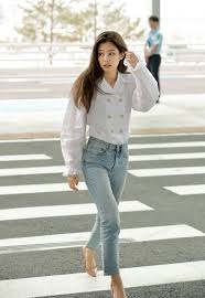 Видео jennie airport fashion канала treasurexblackpink. Fans Praise Blackpink Jennie S Classy Airport Fashion Daily K Pop News