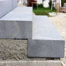 Anleitung Und Tipps Blockstufen Aus Beton Setzen Die Folgenden Punkte Sollte M Anleit In 2020 Garten Stufen Blockstufen Gartentreppe