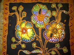 Corak dan warna yang khas menjadikan kerajinan batik pekalongan semakin ini disebabkan islam melarang pengikutnya melukis benda hidup. Batik Mutiara Sragen Sapu Tangan