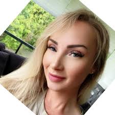 Yes, this is her happy face 🙂 🐱.