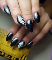 Here are the best christmas acrylic nails designs, cute christmas nails 2018, and red christmas nails 2018 that we've cherry picked, to act as an inspiration for you! Updated 50 Elegant Black And Silver Nails August 2020