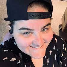 Anna Petz's Instagram, Twitter & Facebook