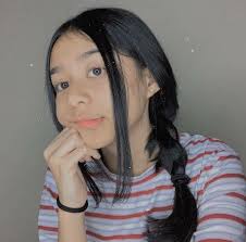  Alin Aesthetic Ekspresi Wajah Gadis Cantik Gaya Rambut