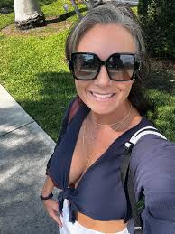 Who can help me transition from dark hair to gray highlights in Greer, SC?